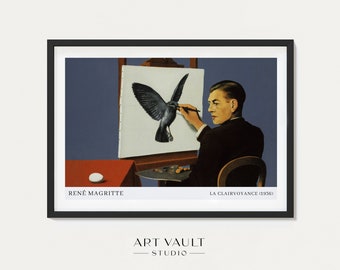 Könnte beinhalten: Ein gerahmter Druck eines Gemäldes von René Magritte mit dem Titel "La Clairvoyance (1956)". Das Gemälde zeigt einen Mann im Anzug, der einen Vogel auf eine Leinwand malt.