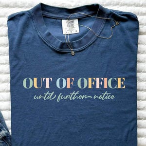 Out of Office Comfort Colors Shirt: Vacation Wear for Digital Nomads, Summer Break & Sabbatical Tees