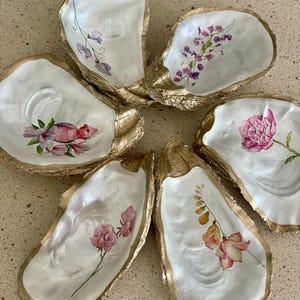 Recuerdos de boda/tarjetas de colocación/recuerdos de despedida de soltera con diseño floral personalizado pintado a mano en concha de ostra dorada perlada y champán