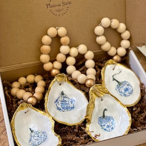 Gift set of 1/4/8 chinoiserie pumpkin decoupage oyster shell  napkin rings  / wine bottle ring / oyster shell ornament / bridesmaid gift