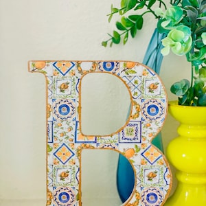 Diseño de azulejos de mayólica con monograma decoupage // Decoración de pared (con percha)