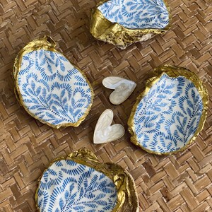 Blue and white bottle design decoupage oyster shell ring dish/jewellery dish/trinket dish