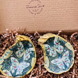 Large butterfly decoupage oyster shell ring dish / trinket dish / guest favors/ gift/ wedding favor ( set of 1 or 2)