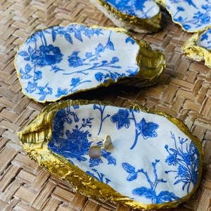 Blue and white floral design decoupage oyster shell ring dish/jewellery dish/trinket dish