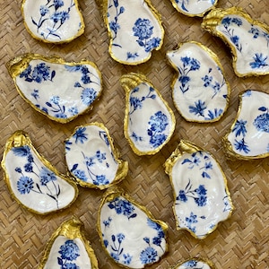 Beach wedding favors/ set of 100 / hand made decoupage oyster shell trinket dish/ bulk oyster shells