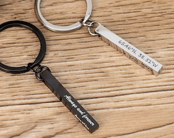 Llavero de barra personalizado, llavero metálico 3D con texto grabado personalizado, llavero negro, regalo para pareja, regalo especial para novio.