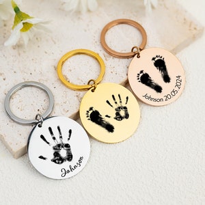 Llavero personalizado con huella de mano de bebé, llavero personalizado con dije de llave, llavero con huella de mano, llavero con nombre de niño, regalo para el día de la madre