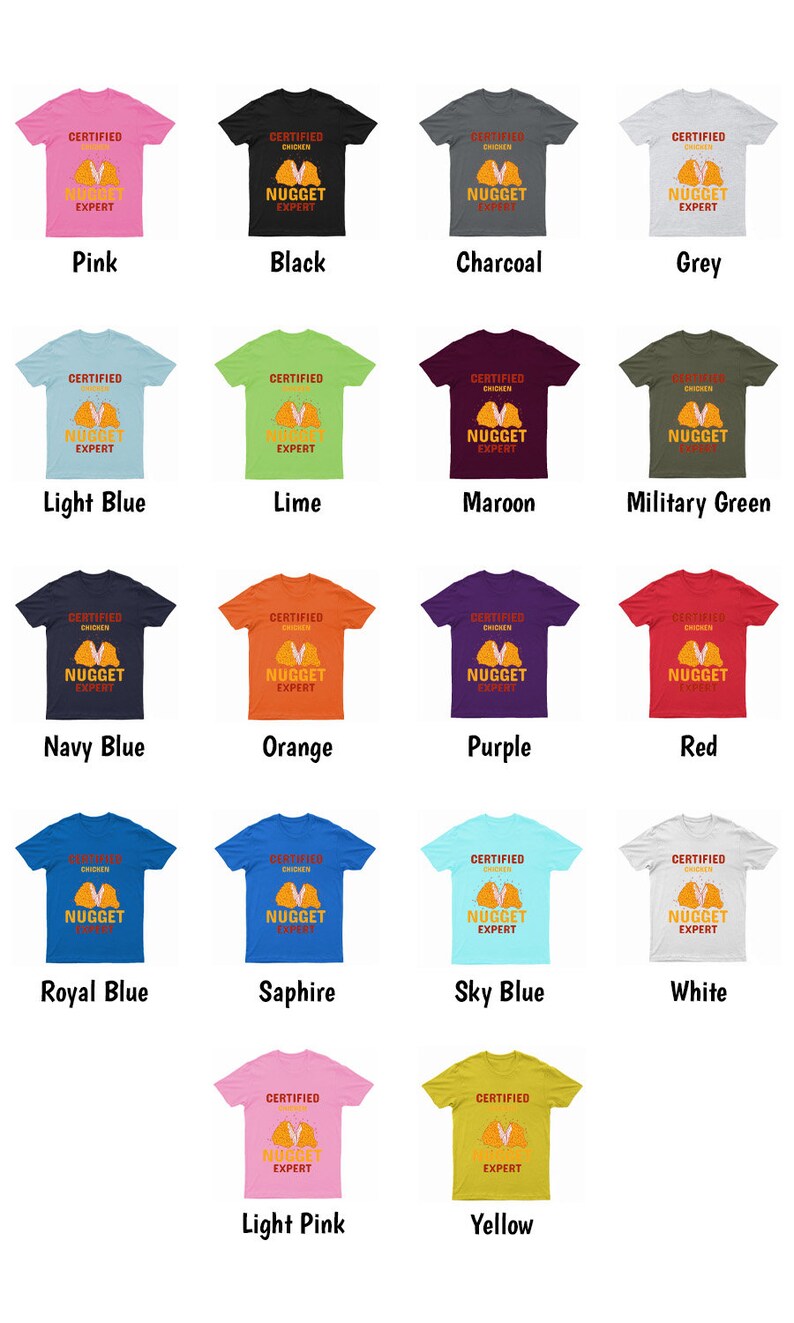 Op de afbeelding: Een collage van 16 T-shirts in verschillende kleuren met een afbeelding van een kippenkroket met de tekst "Certified Chicken Nugget Expert".
