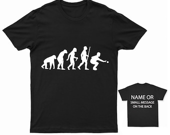Könnte beinhalten: Schwarzes T-Shirt mit einer weißen Silhouette der Evolution des Menschen, die mit einer Person endet, die Bowls spielt. Auf einem separaten schwarzen T-Shirt steht der Text "NAME OR SMALL MESSAGE ON THE BACK".