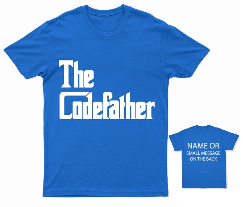 K&ouml;nnte beinhalten: Ein k&ouml;nigsblaues T-Shirt mit dem Text "The CodeFather" in Wei&szlig;. Die R&uuml;ckseite des Shirts ist einfarbig blau mit dem Text "NAME OR SMALL MESSAGE ON THE BACK" in Wei&szlig;.