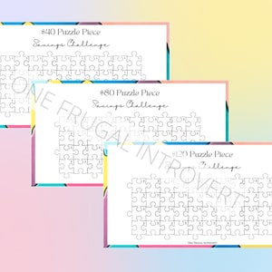 Puede incluir: Tres piezas de rompecabezas imprimibles para un desafío de ahorro. Los rompecabezas están etiquetados con las cantidades de 40 €, 80 € y 120 €. Cada pieza de rompecabezas es un contorno blanco de un rompecabezas sobre un fondo rosa claro, azul claro y amarillo claro.