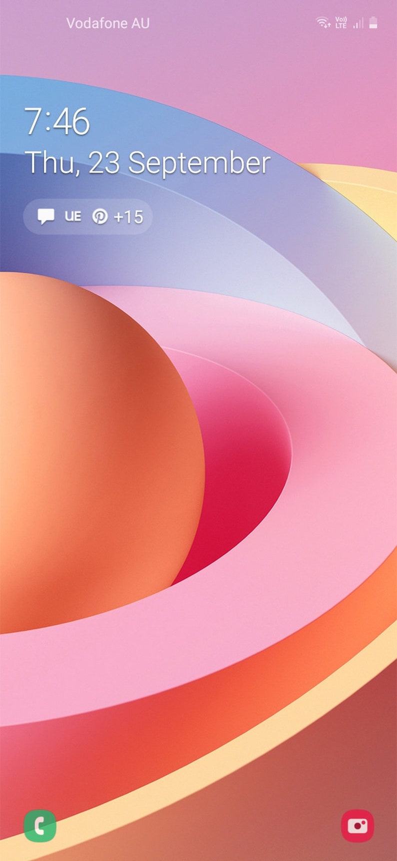 Op de afbeelding: Het scherm van een mobiele telefoon toont de tijd 7:46 en de datum Do, 23 september. De achtergrond is een kleurrijk abstract ontwerp met overlappende cirkels in tinten roze, oranje en geel.
