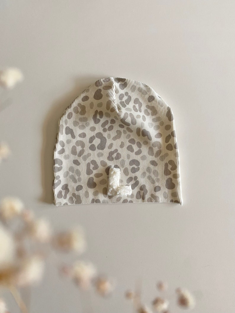 Beanie, Mütze Baby, Kinder, Leo, beige, Initialen, Babymütze, Kindermütze, Baby Beanie, Jersey, Fleece, personalisiert, Teddy, Leopart Beanie einlagig