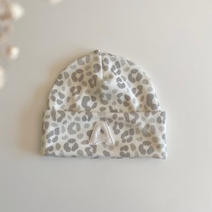 Beanie, Mütze Baby, Kinder, Leo, beige, Initialen, Babymütze, Kindermütze, Baby Beanie, Jersey, Fleece, personalisiert, Teddy, Leopart Beanie mit Umschlag