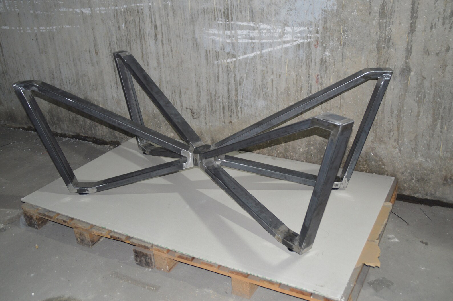 Handmade Dining Table Base Spider Design for Your Unique Rustic Decor ...