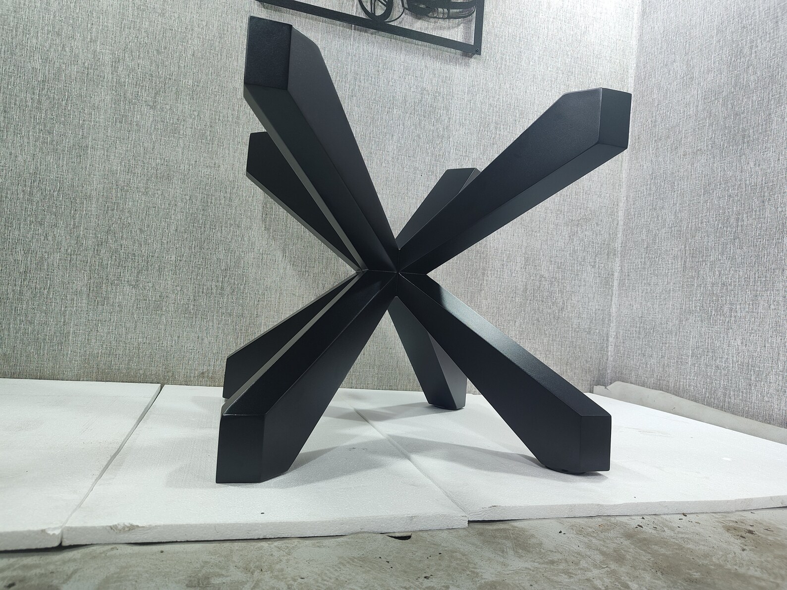 Unique Shape Metal Table Base for Heavy Round Tables. Premium Quality ...