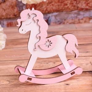 Pony a dondolo SVG, modello di pony tagliato al laser, vettore di decorazioni per la cameretta dei bambini, file di artigianato in legno con pony
