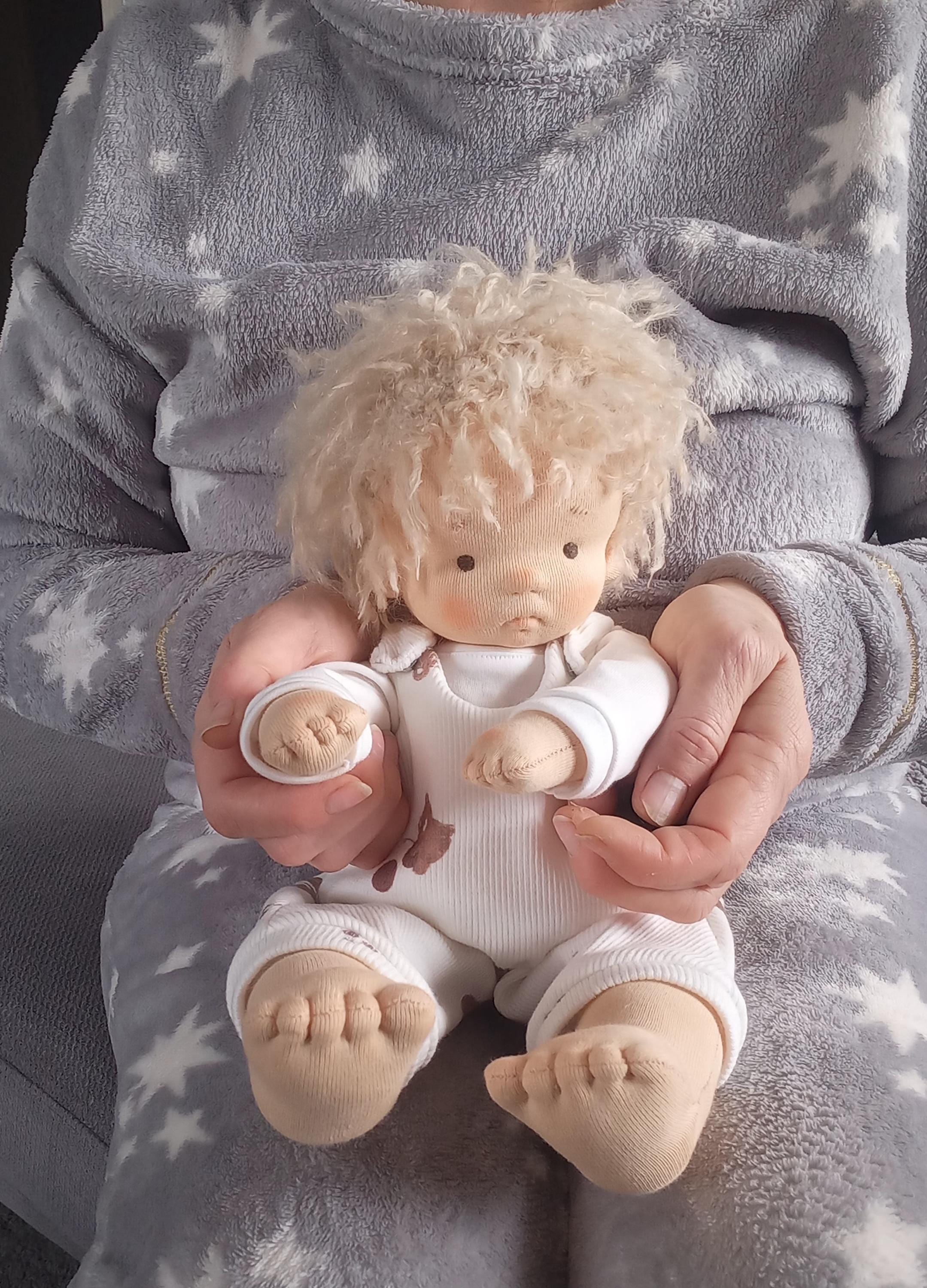 手作りウォルドルフ人形 15インチ / 38 cm モヘアの髪と洋服セット付き