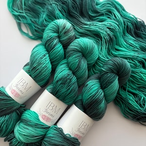 Hand Dyed Wool - “Smokey Emerald” - SOCK Merino/ Nylon Superwash 100g