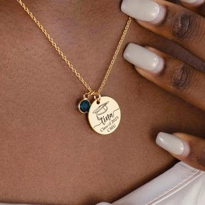 Collar de graduación personalizado, collar con nombre de birrete de soltero 2026, collar grabado de la escuela, regalo de graduación para hija.