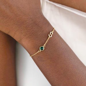 Personalisierte Geburtsstein Anfangsarmband, 14K Gold Buchstabe Armband, Benutzerdefinierte Familie Birthstone Armband, Muttertagsgeschenke, Geburtstagsgeschenke
