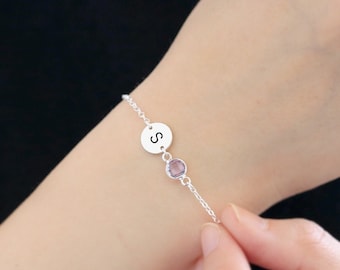 Bracelet initial personnalisé, bracelet de disque argenté avec pierre de naissance, bracelet de pierre de naissance Dainty, cadeau de Thanksgiving pour maman, cadeau de Noël