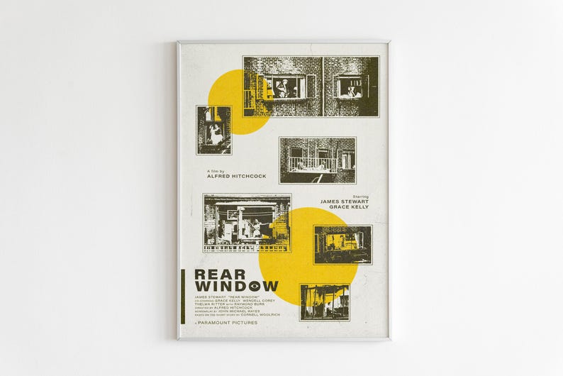 K&ouml;nnte beinhalten: Ein Vintage-Filmplakat f&uuml;r den Film "Das Fenster zum Hof" unter der Regie von Alfred Hitchcock. Das Plakat zeigt einen gelben Kreis mit Schwarzwei&szlig;bildern von Fenstern und einem Geb&auml;ude. Der Text auf dem Plakat lautet "Das Fenster zum Hof", "Ein Film von Alfred Hitchcock", "Mit James Stewart und Grace Kelly" und "Paramount Pictures".