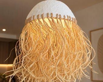 Lampada a sospensione in cartapesta / Lampada a sospensione boho fatta a mano / Lampada da soffitto scultorea / Decorazione moderna organica.
