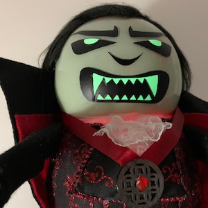 Dracula: LED lights w/Glow in the dark eyes and mouth