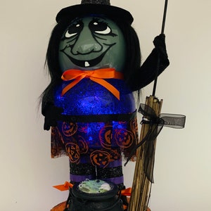 Captivatingly spooky: Sukie and Hilda glass statue with haunting lights - perfect for Halloween!