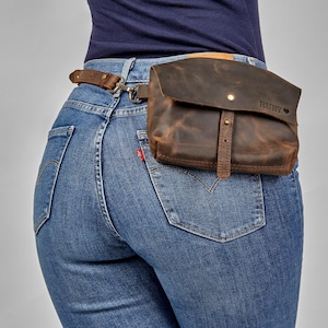 Custom waist bag , leather key fob with monogram, custom leather funnypack, passport belt bag with initials, engraved utility bag