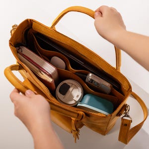 Leather Laptop Tote Bag: Personalized Everyday Handbag, Trolley Sleeve, Mother's Day Gift afbeelding 10