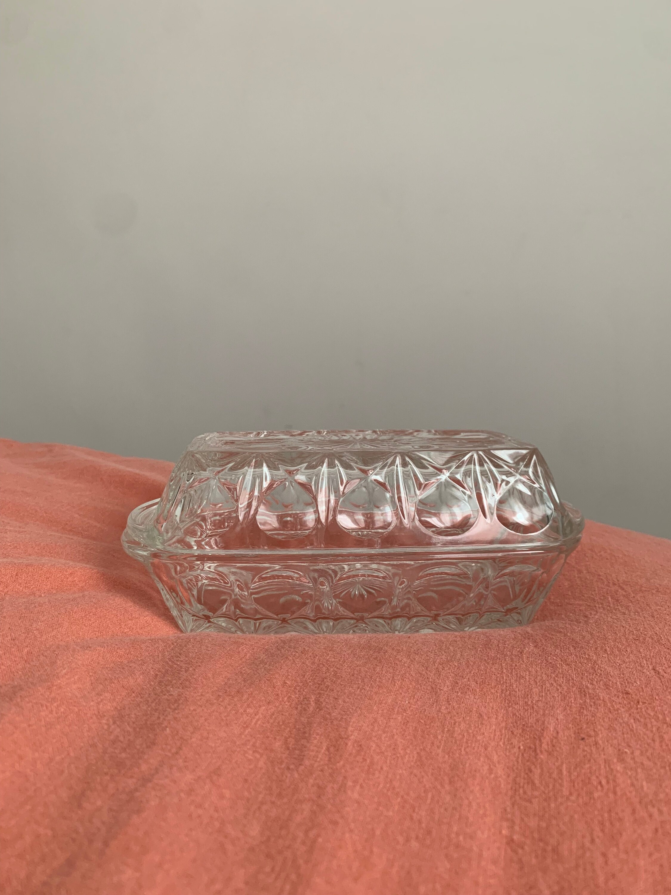 Grand beurrier en verre moulé Arcoroc