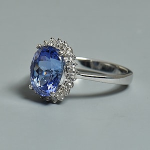 Anillo de compromiso estilo Lady Diana 3.50Ct Anillo de bodas con halo de diamante de tanazanita AAA, anillo de regalo de Navidad de oro blanco de 14 quilates de tanzanita ovalada clásica.