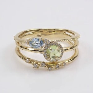 Scattered Gemstone Ring Peridot, Swiss Blue Topaz Unique Style Gemstone Cluster Ring 9K Gold Wedding Stackable Bridal Ring Split Shank Ring.