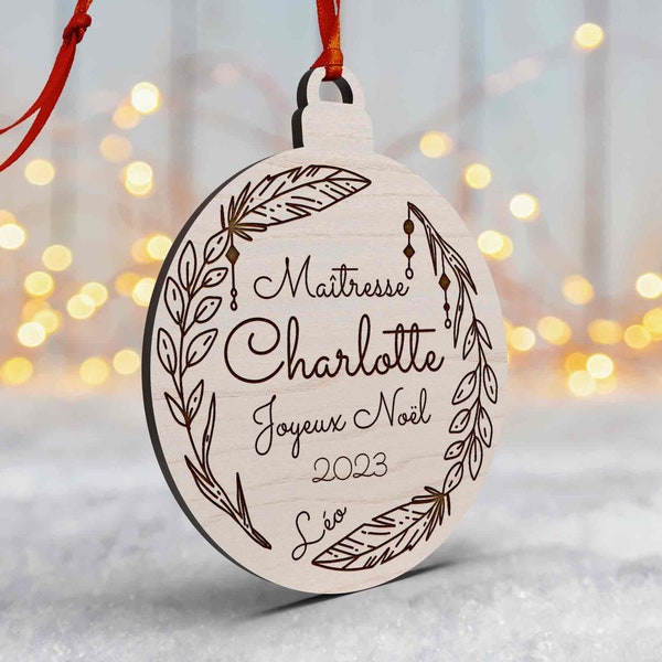 Boule de Noël en bois personnalisée, plume boho, joyeux noël maîtresse, maître, atsem, nounou