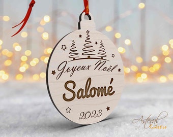 Boule de Noël décor sapin personnalisée en bois prénom