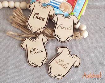 Marque place bois personnalisé body, Baptême, baby shower ou Anniversaire, Décoration de table enfant