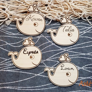 Marque-Place Baleine en Bois Personnalisé pour Baptême et Anniversaire, Décoration de Table Enfant Unique