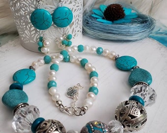 Set of earrings and necklace