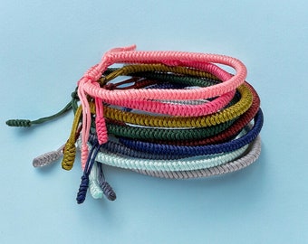Bracelet de l'amitié, bijoux de surfeur, bracelet plage d'été, noeud porte-bonheur tibétain, cadeau pour lui