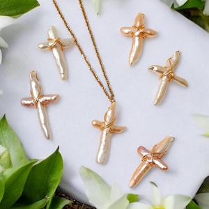 Parelkruisketting: gouden roestvrijstalen ketting, strandsieraden, draadgewikkelde sieraden