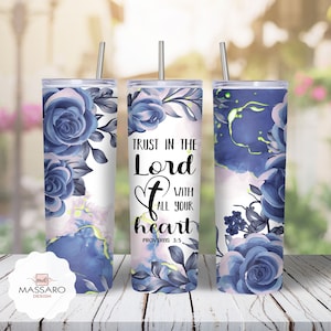Confida nel Signore Tumbler: disegno floreale con versi della Bibbia (download digitale PNG)