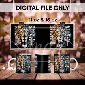 Może przedstawiać: Dwa białe ceramiczne kubki z czarno-białym wzorem lwa. Kubki zawierają tekst "The Lord is my strength and my song and he has become my salvation" i "I can do all things through Christ who strengthens me".