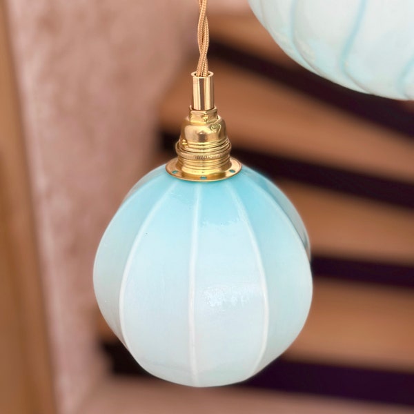 Suspension lustre abat-jour vintage en verre opaline bleu, solo, double ou triple.