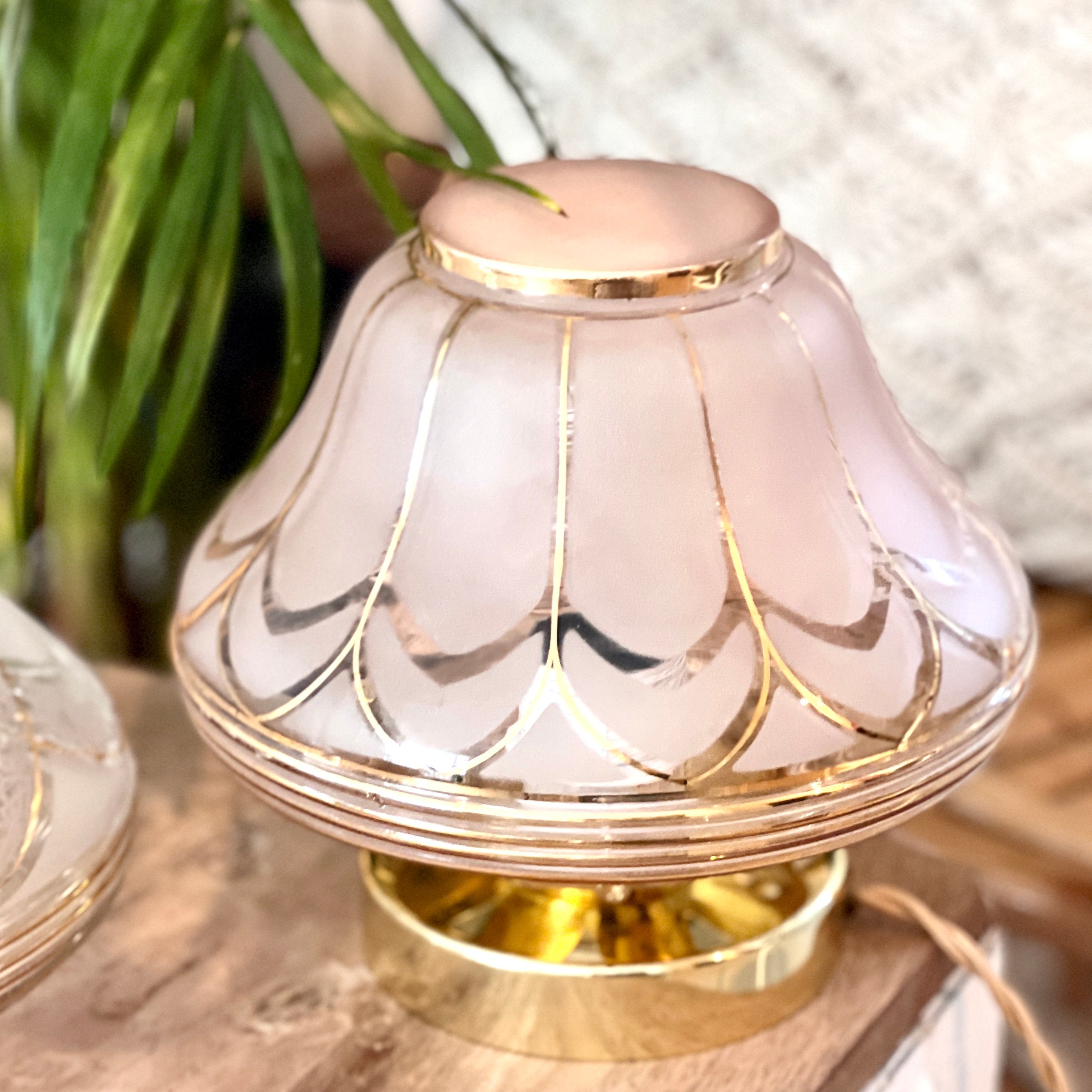 Lampe à Poser avec Son Globe Vintage Rose et Dorures