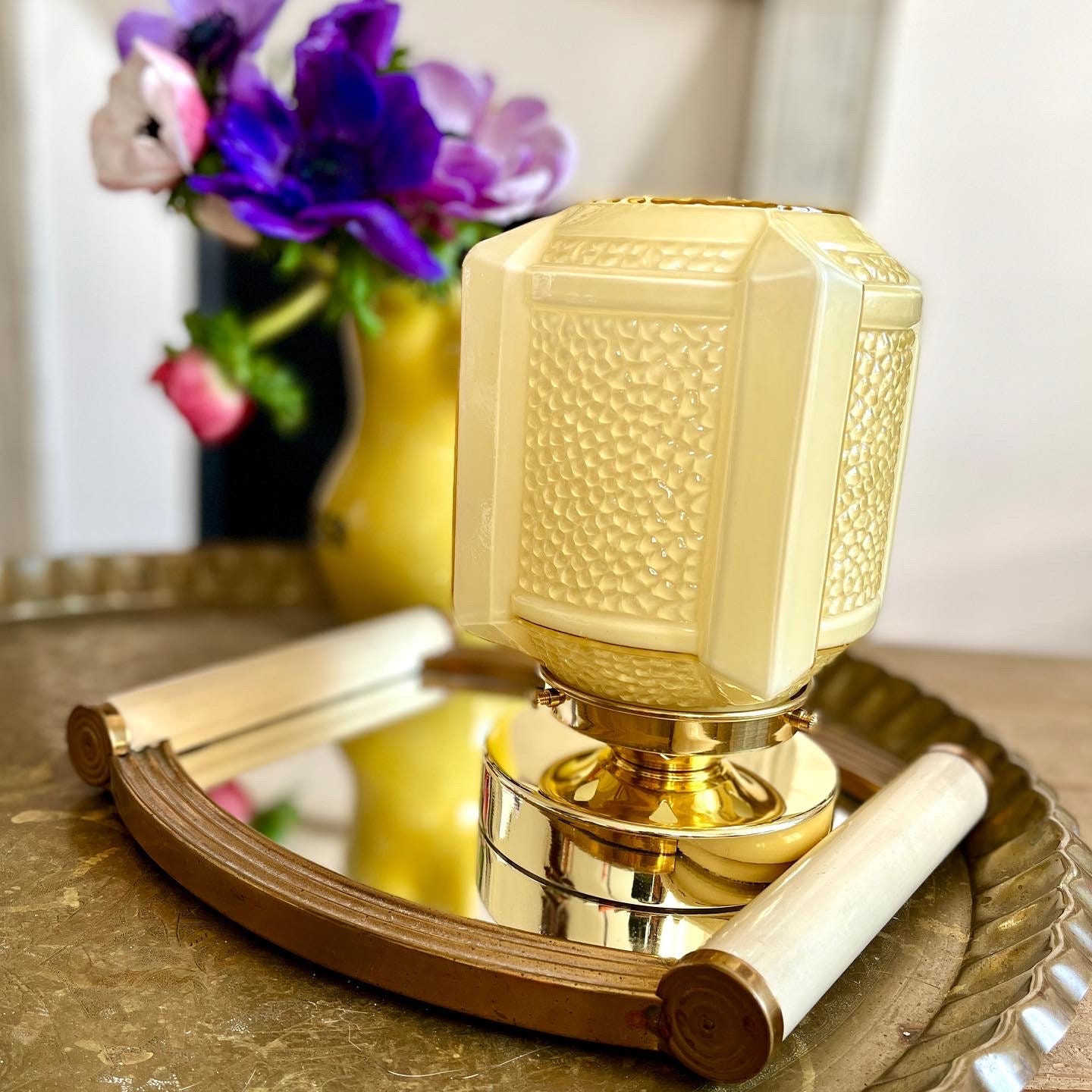 Petite et Très Élégante Lampe à Poser Jaune