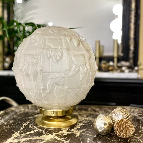 Superbe lampe à poser géante avec son globe Art déco grand modèle avec ses 30cms de hauteur, motifs fleuris.