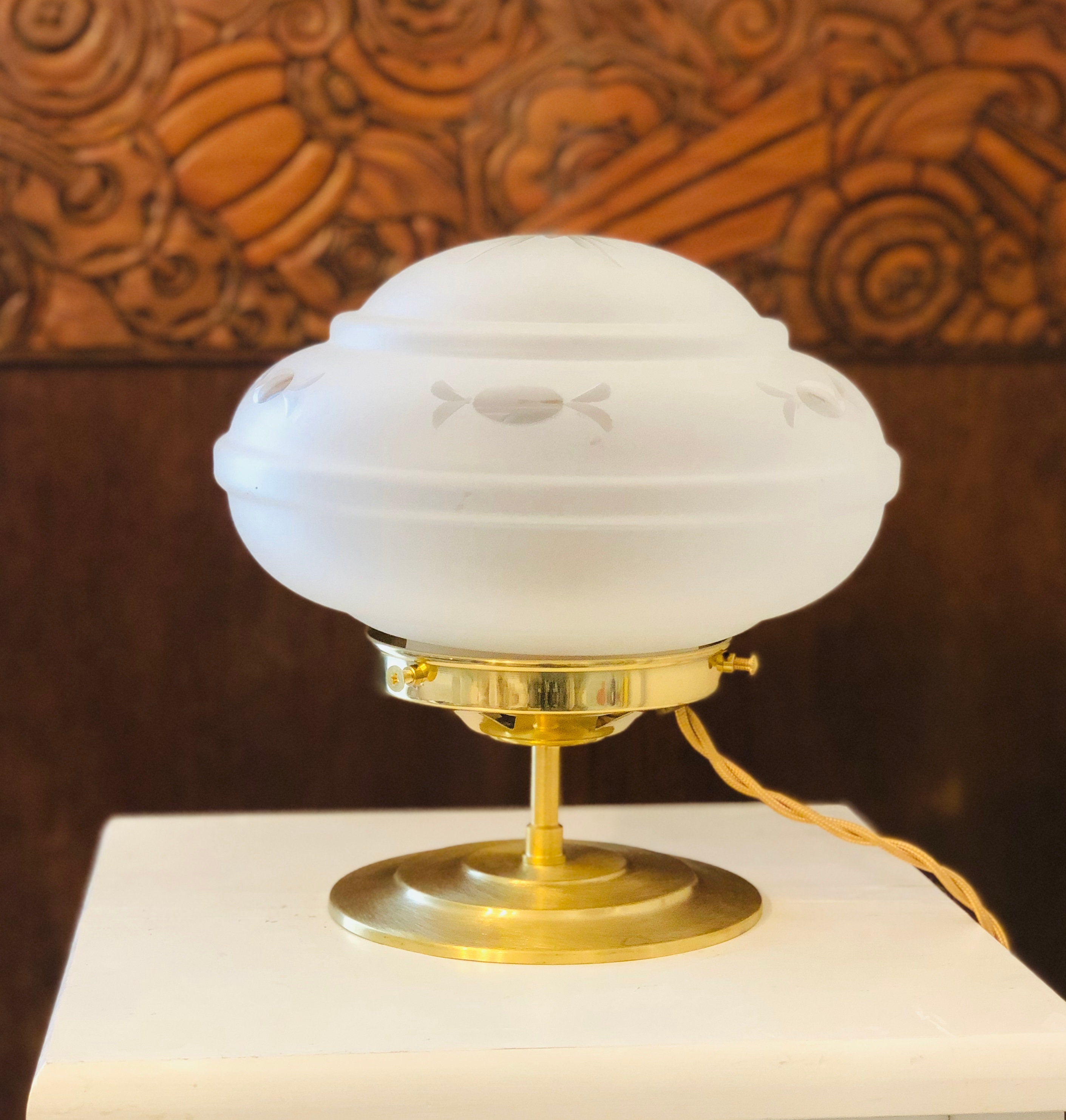 Lampe à Poser avec Son Majestueux Globe