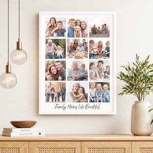 Peut inclure: Un collage encadré blanc de photos de famille. Le collage contient 12 photos individuelles de divers membres de la famille. La phrase "Family Makes Life Beautiful" est écrite en cursive au bas du cadre.